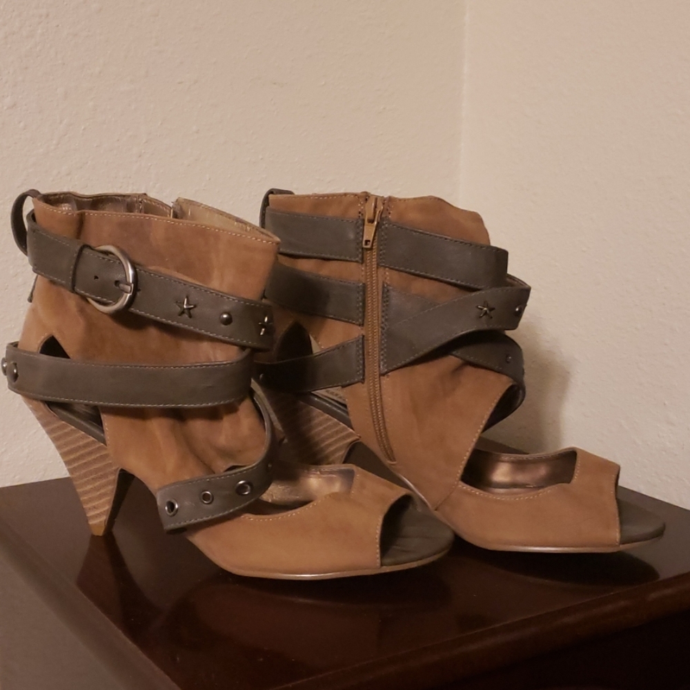 Open toed boots